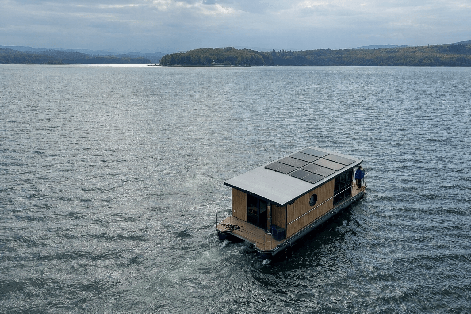 Selene Houseboat