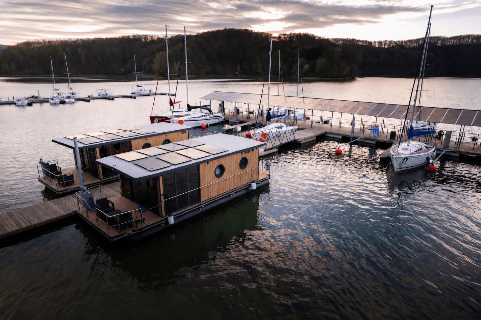 Selene Houseboat
